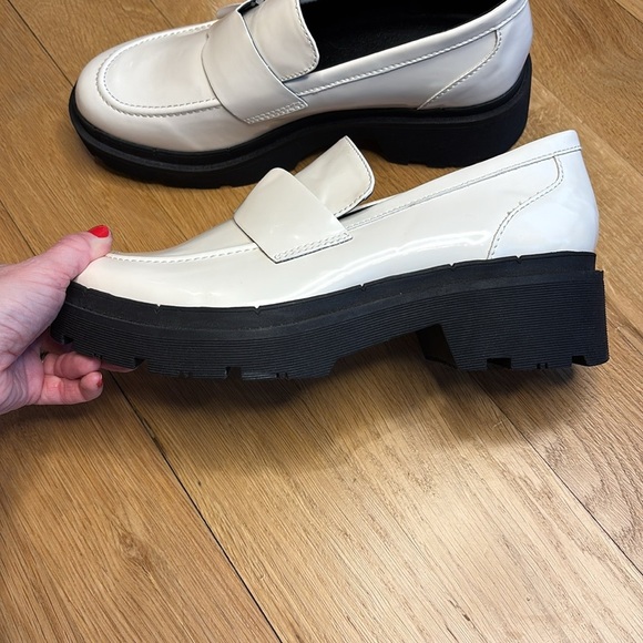 Blondo Chunky Loafers Waterproof Cream Lug Sole Shoes NWOB Size 10 - Picture 3 of 6